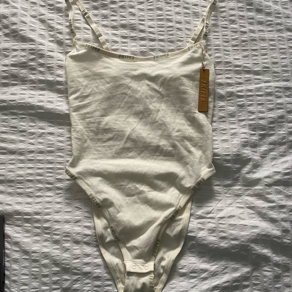 NWT SKIMS Cotton Logo Bodysuit - colour marble - Picture 7 of 7